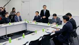 給食無償化、月内合意目指す