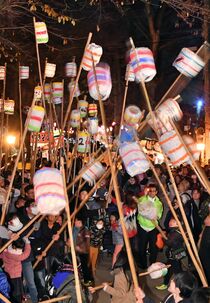冬の風物詩「提灯もみ」賑やかに　野木
