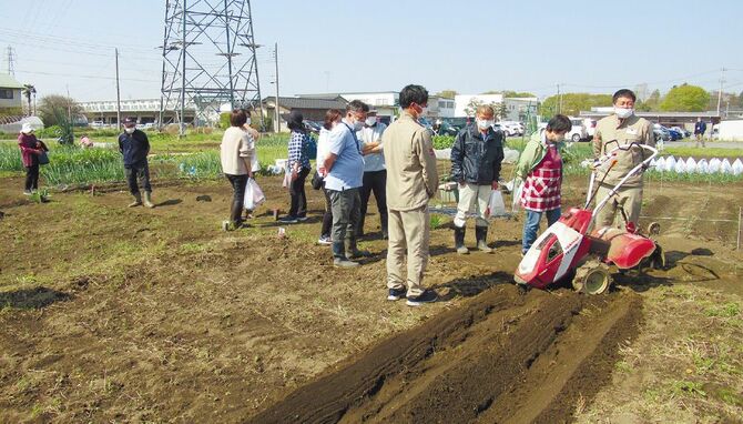 未来ちゃん貸農園では、開園式で管理機の操作指導も