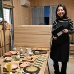 美術教育の普及に取り組んだ鹿沼の地域協力隊保坂さん　26日から展覧会　土の絵の具作りの体験会も　