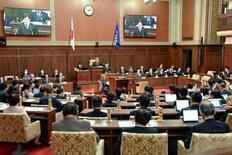 維新大阪市議団、５月に判断か