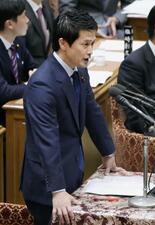 直接対決、議論すれ違い