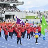 本県選手団40人はつらつ行進、万雷の拍手に応える　滋賀国民スポーツ大会…