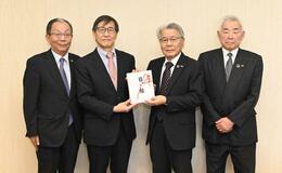 下野奨学会に１０万円を寄付