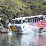 新緑のダム湖へダイブ　湯西川バスツアー運行開始　日光