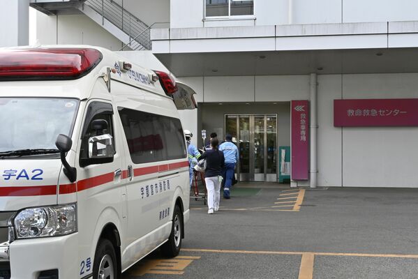 昼夜を問わず救急搬送者を受け入れている自治医大付属病院救命救急センター＝５日午後、下野市薬師寺