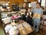 フレンドリーな店にしたいと仁平社長（右）ら