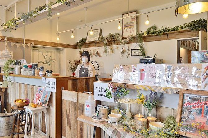 穏やかな雰囲気の「サルーン」店内