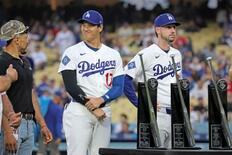 大谷に銀色トロフィー授与