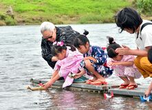 思川の流しびな　小山