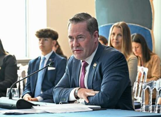 　２０日、米ニューヨークで開かれた下院歳出委員会小委員会の公聴会で発言するウォルツ国連大使（共同）