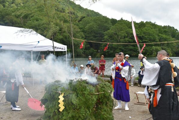 湯ノ湖畔で行われた採燈大護摩供