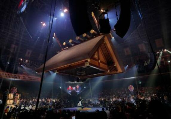 東京・両国国技館で開催されたブレイキンの世界最高峰大会「レッドブルBC One」=9日