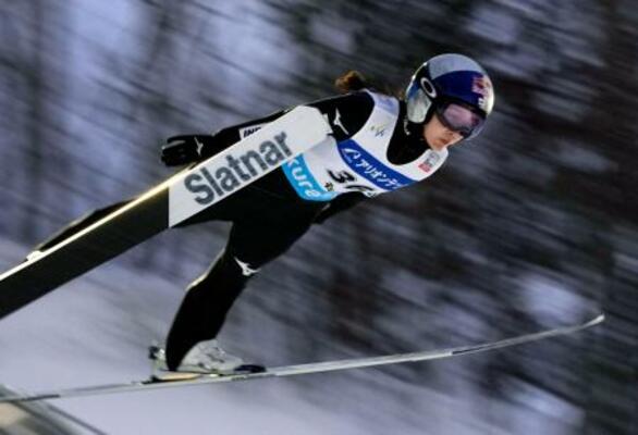 　９位となった高梨沙羅の飛躍＝アリオンテック蔵王シャンツェ