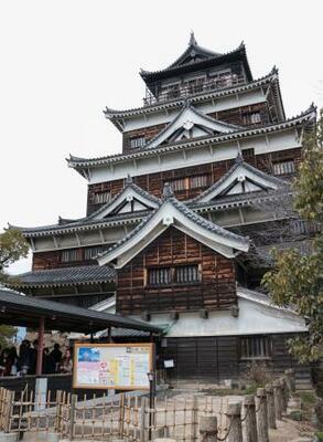 内部の一般公開最終日となった広島城天守=22日午後、広島市中区