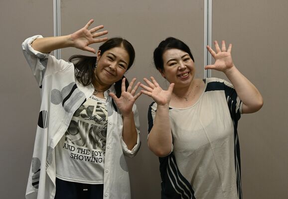 審査員を務める「ニックス」。漫才も披露する