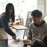 高校生がキーマカレーやプリン振る舞う　矢板の「YAD」がカフェ開催　喜…