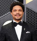 グラミー司会者の提訴表明