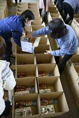 春休みに向けて「食料ボックス」準備　困窮世帯などの助けに　パックご飯や…