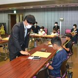 長谷部五段が極意伝授　小山で児童40人に将棋講習会