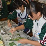 何十年後も残る作品作り　佐野の赤見中でフレスコ画体験　地元の石灰使い、郷土に誇りを