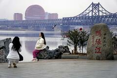 中朝、旅客列車１２日再開へ