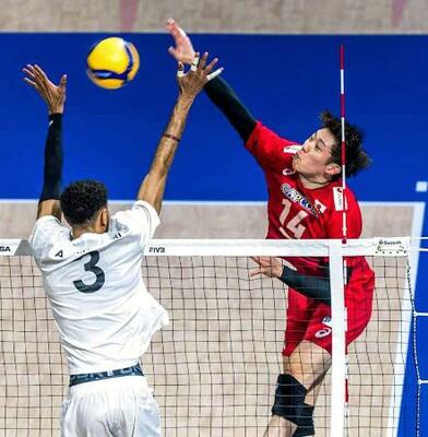 　リビア戦でスパイクを放つ石川＝マニラ（Ｖｏｌｌｅｙｂａｌｌ　Ｗｏｒｌｄ提供）
