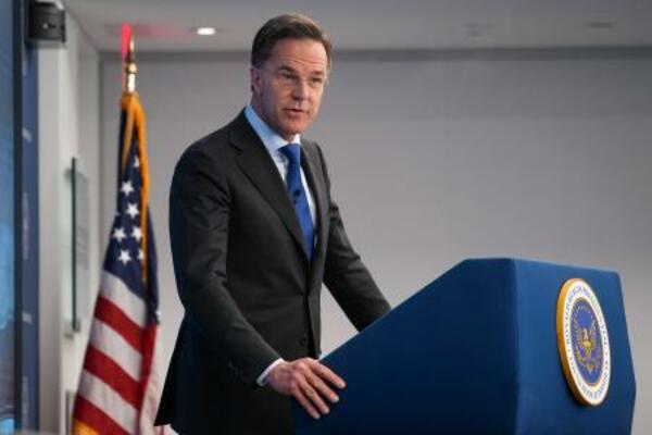 　ワシントンで講演するＮＡＴＯのルッテ事務総長＝９日（ゲッティ＝共同）