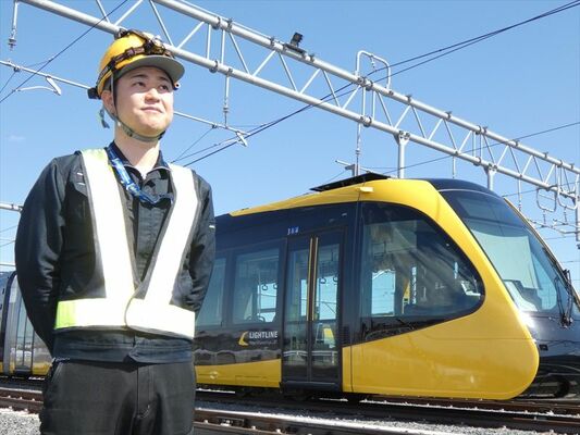 東日本大震災の教訓をＬＲＴに生かす佐藤さん。「当事者としての使命」と力を込める＝７日午前、宇都宮市下平出町の車両基地