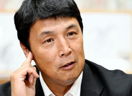 　インタビューに答える愛知県豊明市の小浮正典市長