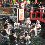小山の泉龍寺で極寒の水行　24年に１度の乙女不動尊の本尊御開帳を前に