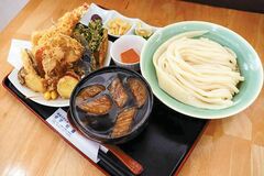 讃岐うどん処　合掌　松屋ちたけ汁と天ぷら盛合わせＡ