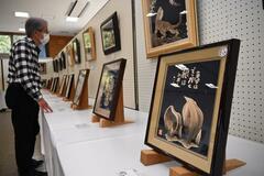 冬景色や動物 「竹はり画」で