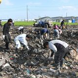 総量50トン以上　足利の住民らがごみ撤去　私有地の不法投棄、半世紀で山に