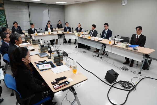 危険運転致死傷罪に関する有識者検討会の初会合＝21日午後、法務省