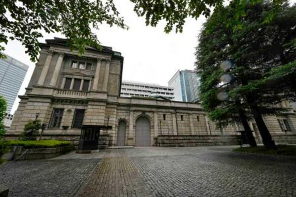 日銀本店=15日午前