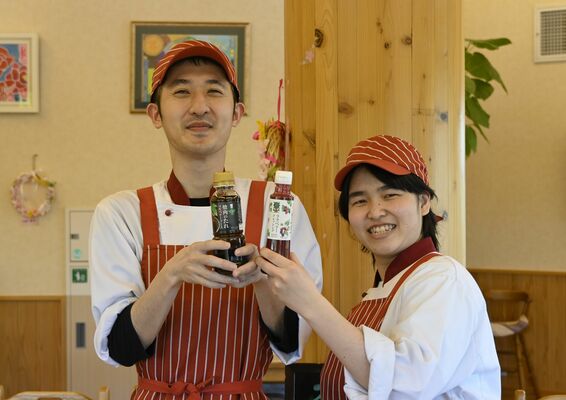 桑を原料に開発した焼き肉のたれとドレッシング