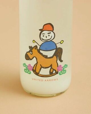 日本酒「仙禽ＵＮＩＴＥＤ　ＡＲＲＯＷＳコレクション」の干支シリーズ「ＵＡうま」のボトルグラフィックモチーフ