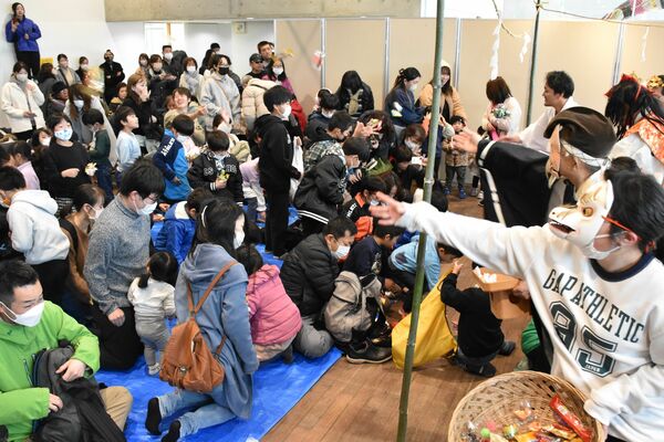 県なかがわ水遊園で行われたがらまき