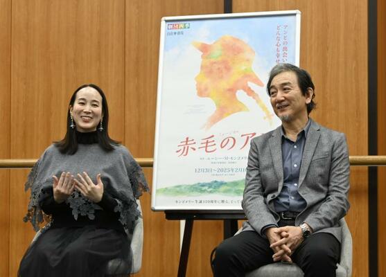 合同取材会で報道陣の質問に答える林（左）と菊池＝２０２４年１２月上旬、都内