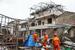 台風10号に伴う竜巻が発生した中国湖北省黄岡市で活動する救援隊員=7日(新華社=共同)