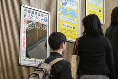 「見てるぞ、盗撮犯」　宇都宮駅のエスカレーター横に鏡　全国に広がる盗撮…