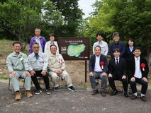 明治、長野県上田市の「ヘーゼルナッツの森」植樹式に参加