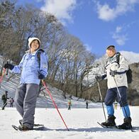 銀世界「サクッ」と雪上散歩　那須塩原で…