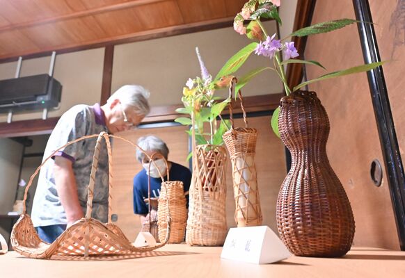 掬翠園で開かれている作品展