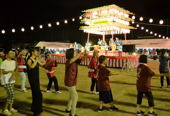 住民らが手踊りで参加した「八木節のふるさと祭り」