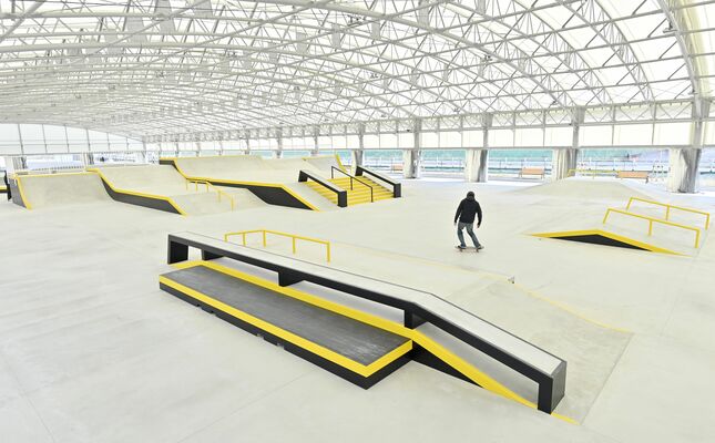 屋根付きのスケートパーク＝16日午前10時10分、宇都宮市下平出町、磯真奈美撮影