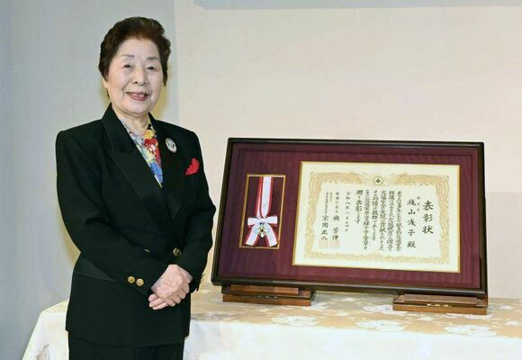 緑十字金章を受章した穐山さん