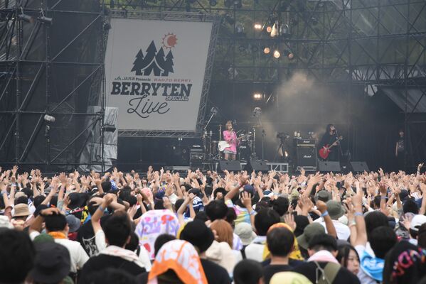 １万５千人の熱気に包まれたベリテンライブ