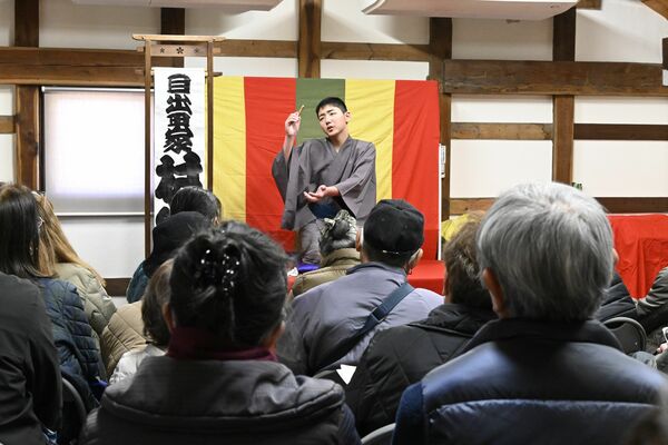 観光まちづくりセンターで開かれた秋山さんを追悼する落語会
